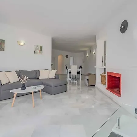Apartment 134 - Stylish Modern With Pool, Mijas